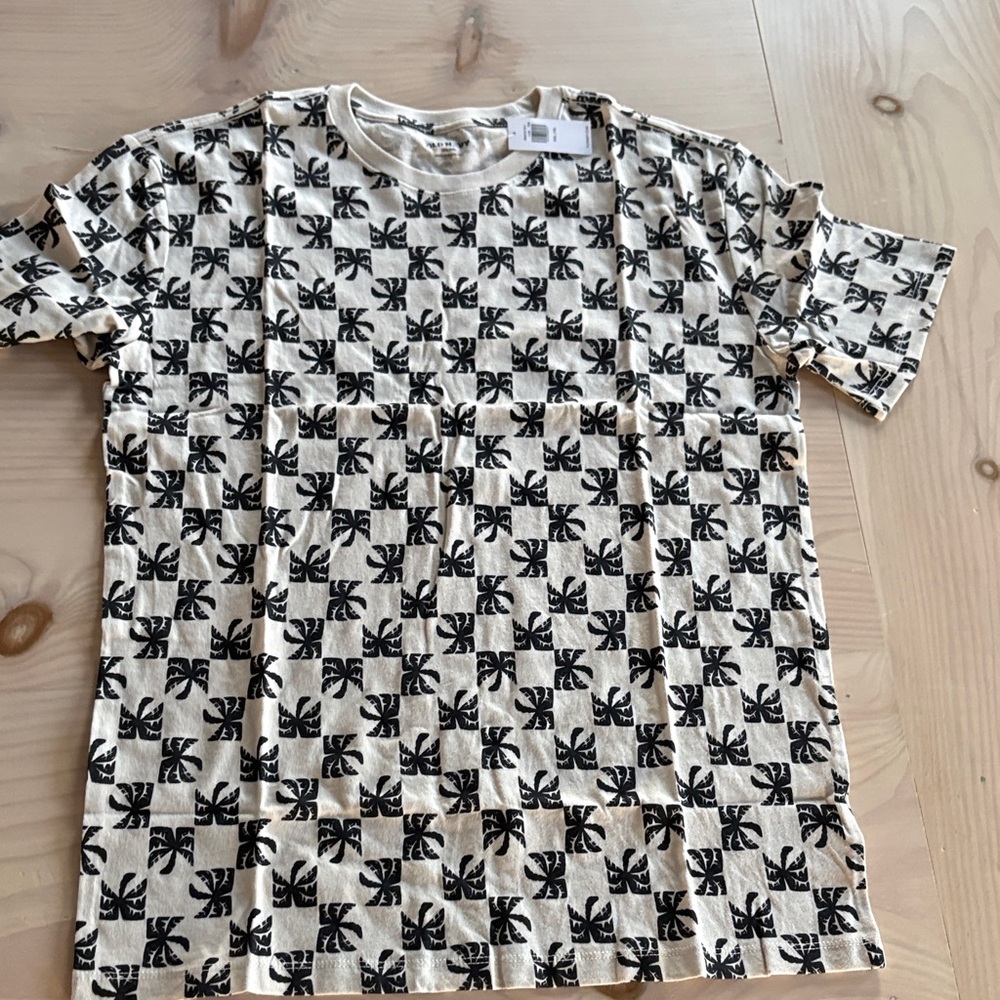 Old Navy Black and Cream Graphic Tee